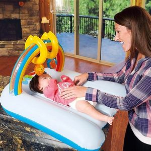 Colchoneta hinchable cambiador Bestway con juguetes sonoros 81 x 63 cm