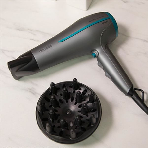 Secador-de-pelo-Cecotec-IoniCare-5200-Aura-2300W-2-velocidades-3-temperaturas-negro