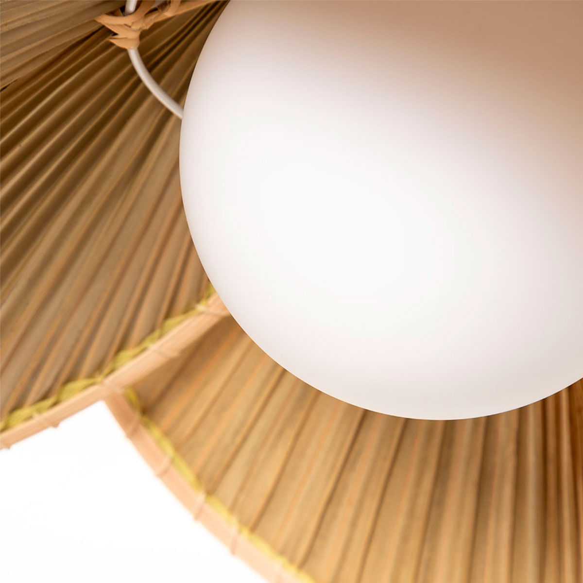 lampara-de-techo-hoja-de-coco-bombilla