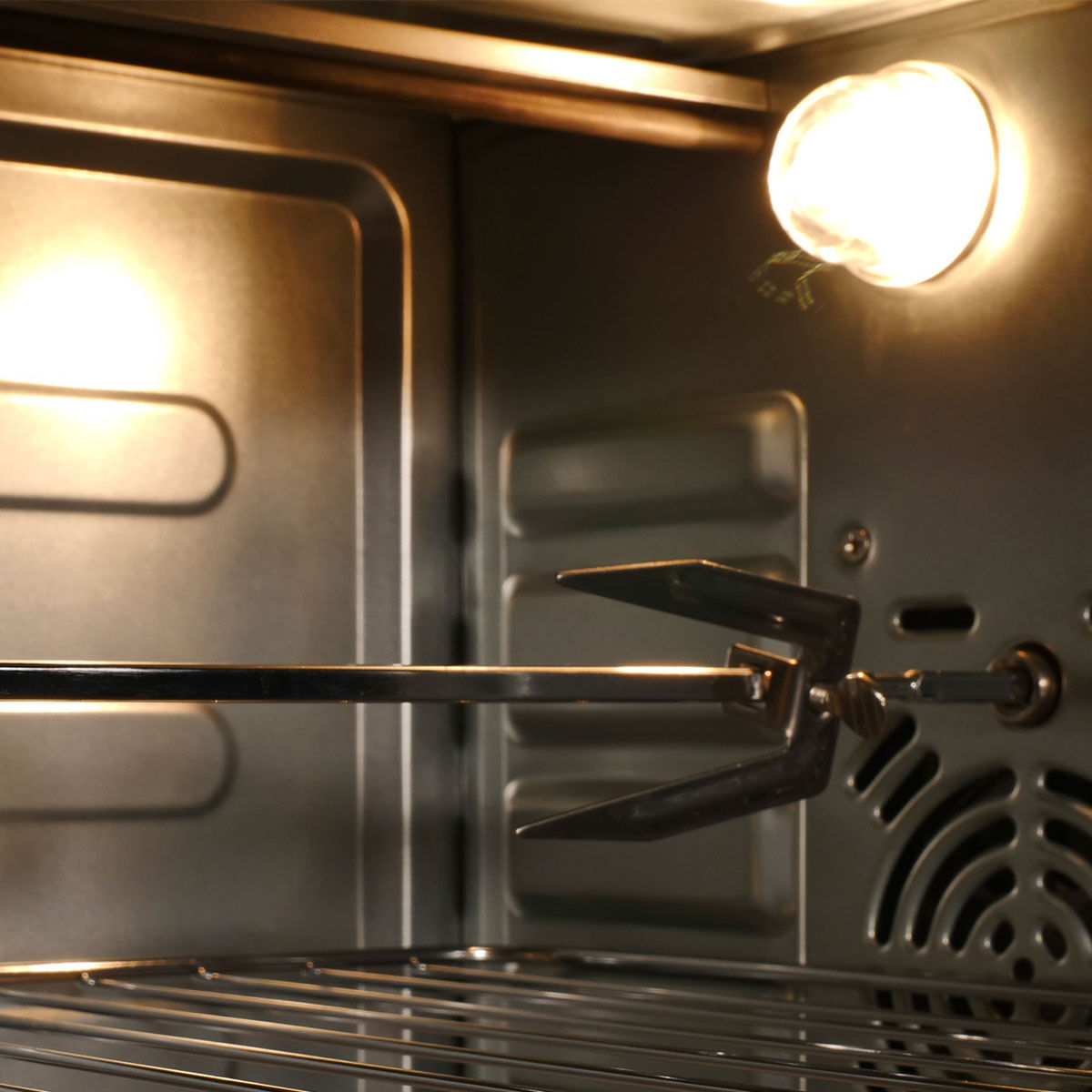 Horno de sobremesa Infiniton HSM-30N45 2000W 45L 4 funciones con accesorios negro interior