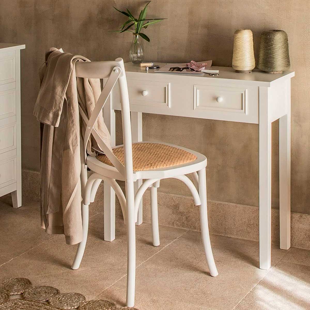 Pack de 2 sillas de comedor Provenza madera sostenible y ratán blanco ambientada 2