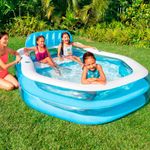 piscina-familiar-con-sillon-y-toldo-ambientada
