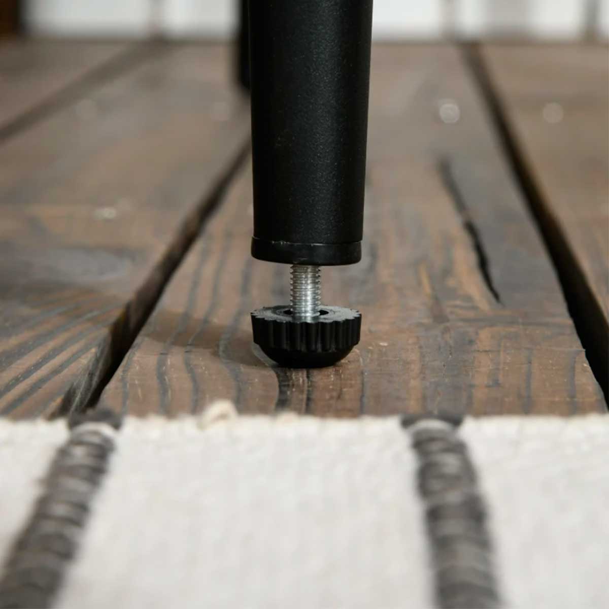conjunto-2-sillones-con-cojines-y-mesa-patas