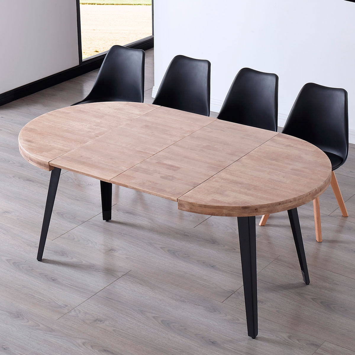 Mesa-de-comedor-Berg-extensible-forma-redonda-roble-Honey-negro-ambientada-extendida