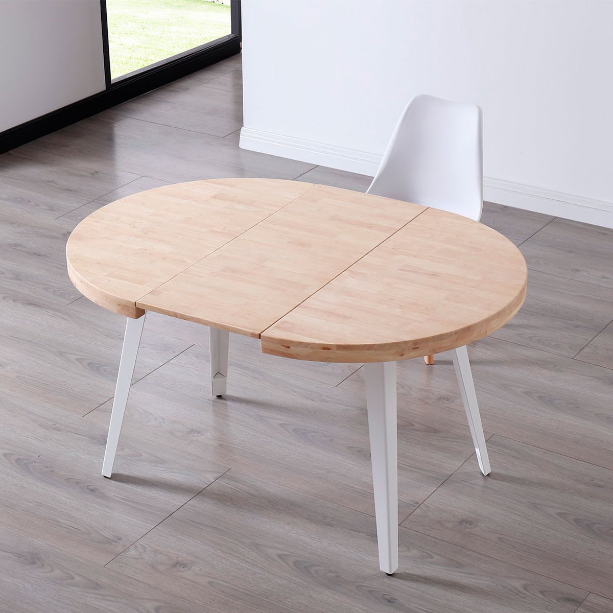 Mesa-de-comedor-Berg-extensible-forma-redonda-roble-Nordish-blanco-ambientada