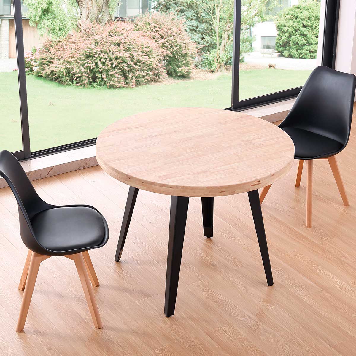 Mesa-de-comedor-Berg-forma-redonda-roble-Nordish-negro-76xØ100-cm-ambientada