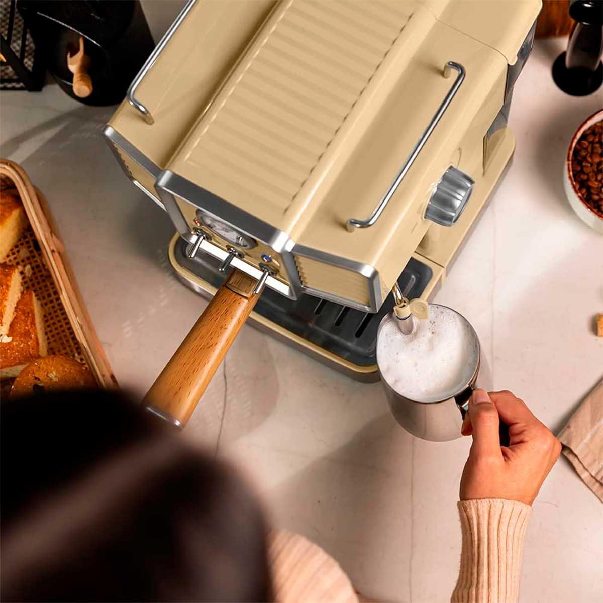 Cafetera Cecotec Power Espresso 20 Tradizionale Light 1350W 20 bar 1,5L amarillo vista cenital