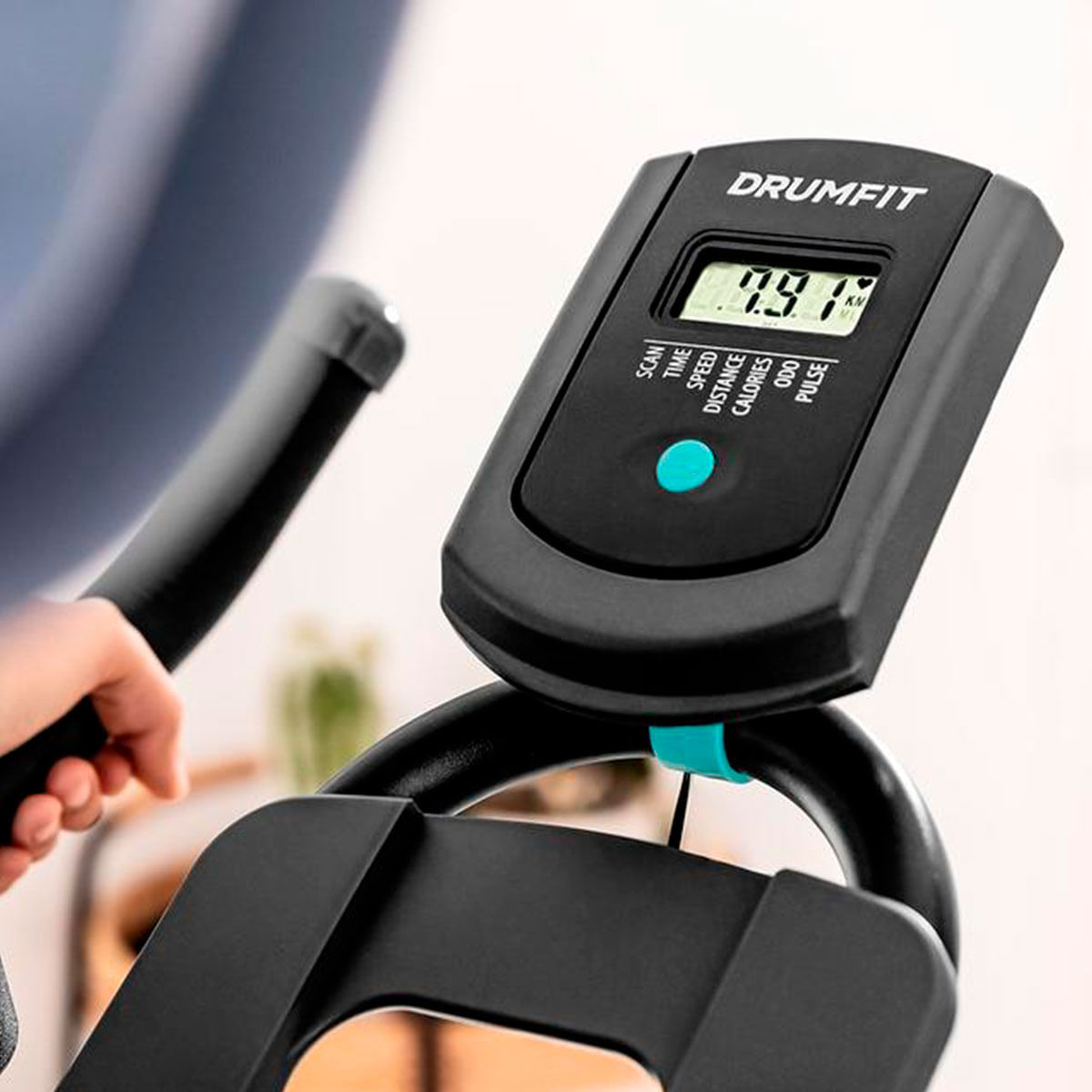 Bicicleta estática Cecotec DrumFit Indoor 23000 Kosmos Pro UltraFlex pantalla LCD negro detalle pantalla
