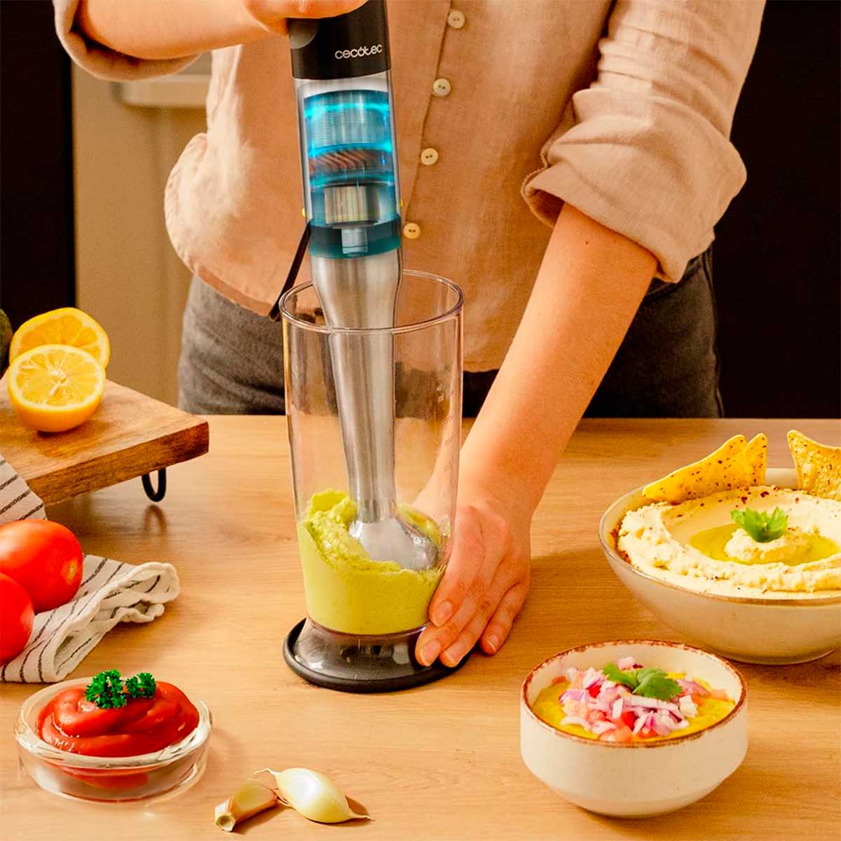 Batidora de mano Cecotec Katana 12 Chop B 1200W 21 velocidades con accesorios inox ambientada