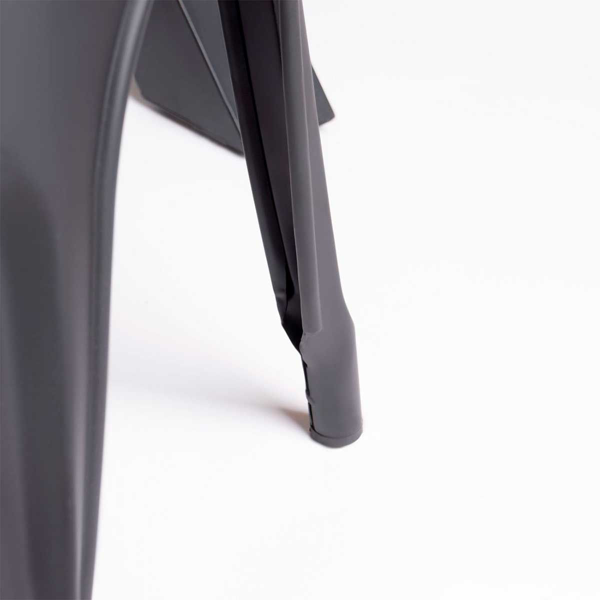 Pack-de-4-sillas-Tolix-negro-85x45x45-cm-detalle-patas