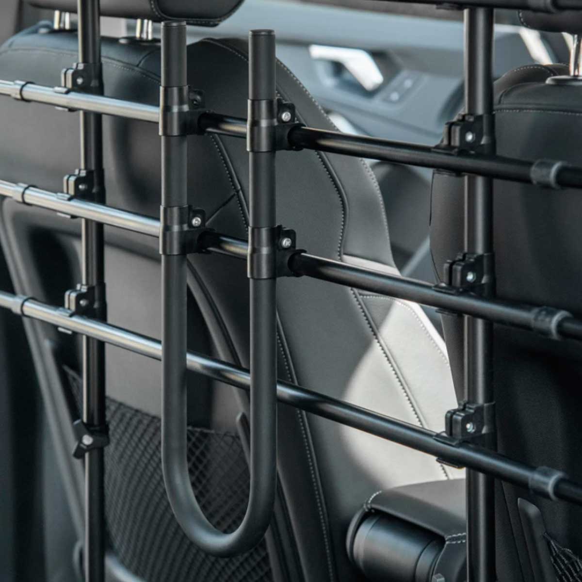 reja-de-proteccion-para-coche-perro-detalle