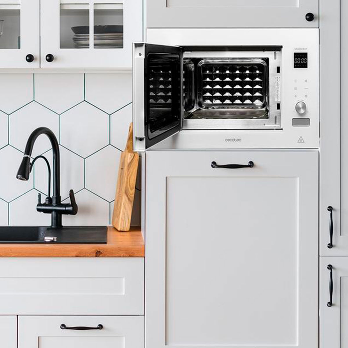 Microondas encastrable Cecotec GrandHeat 2090 Built-in Touch White 1200W 21L con grill blanco alejada