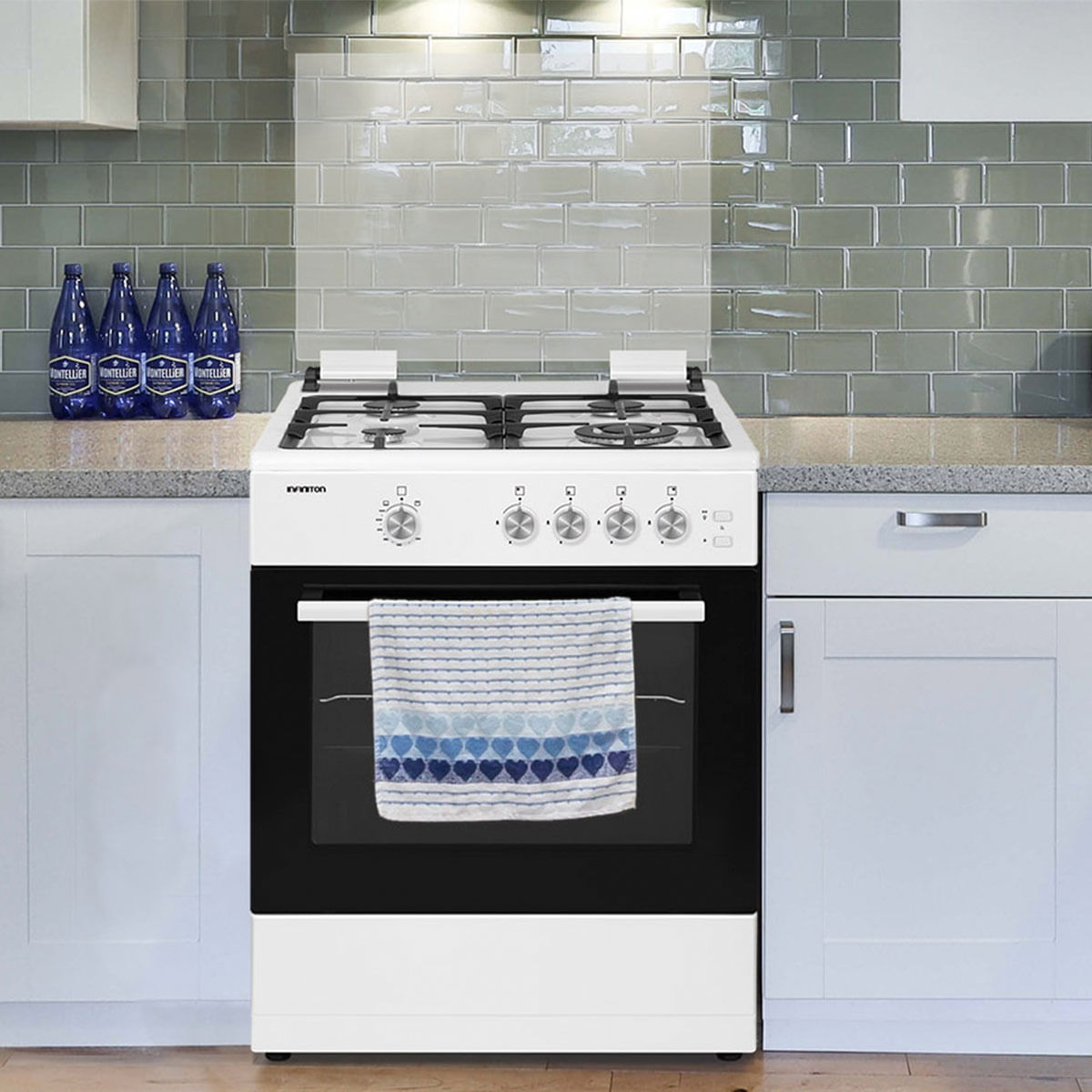 Cocina de gas con horno Infiniton CC60BLE 55L 4 fuegos con tapa blanco 59,8 cm ambientada