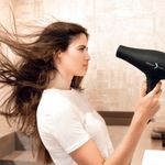 Secador de pelo Cecotec IoniCare 5350 PowerShine Ice 2600W tecnología Ion Real negro ambientada 3