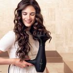 Secador de pelo Cecotec IoniCare 5350 PowerShine Ice 2600W tecnología Ion Real negro ambientada 4