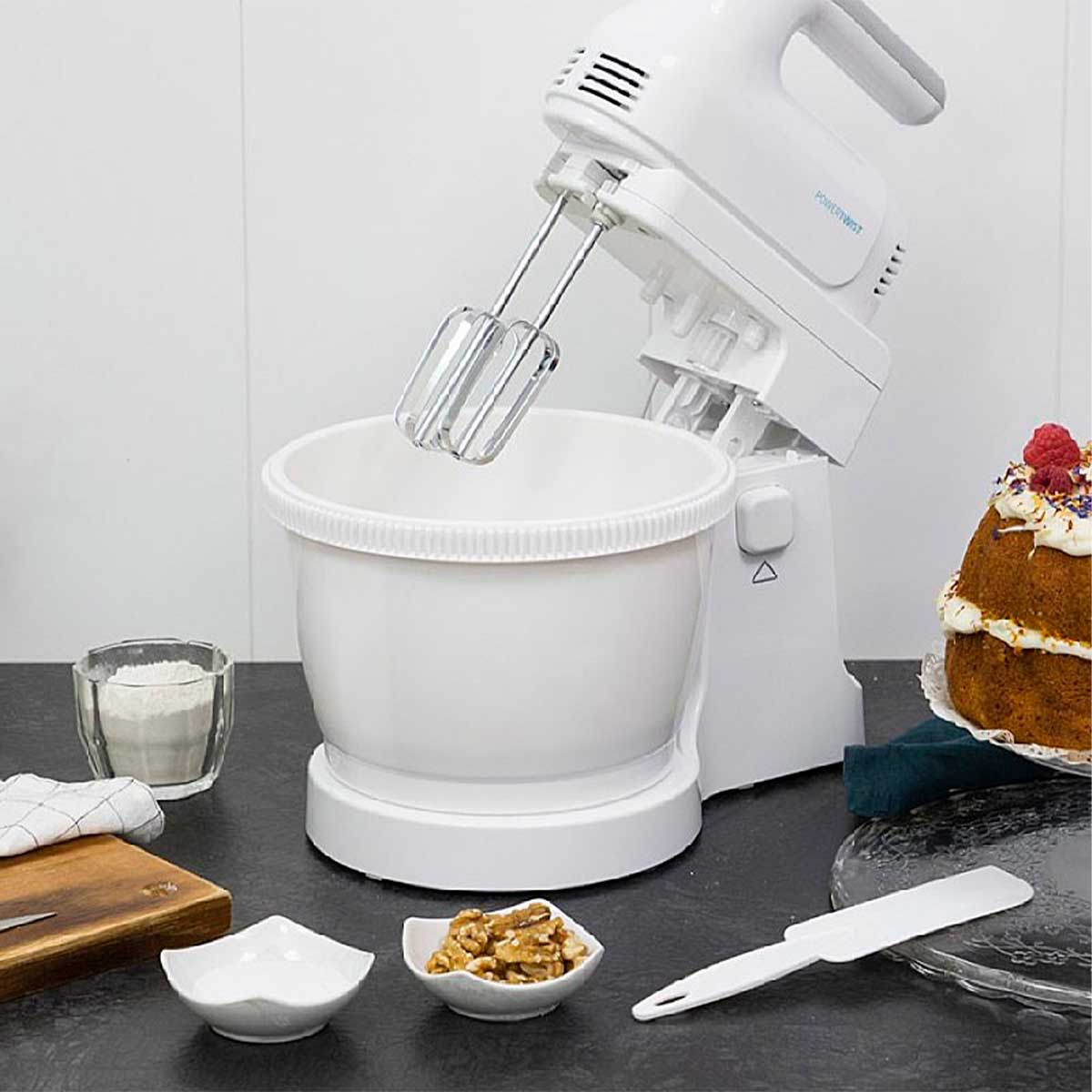Batidora de varillas Cecotec PowerTwist 500 Gyro 500W con accesorios blanco ambientada