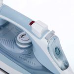 Plancha de vapor Jata PL1058C 3000W 400ml suela cerámica azul detalle