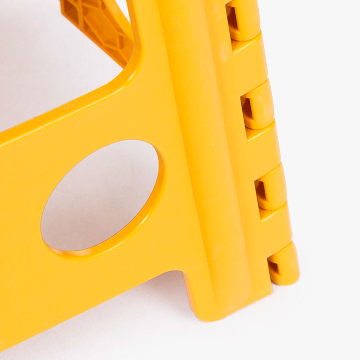 taburete-amarillo-plegable-patas