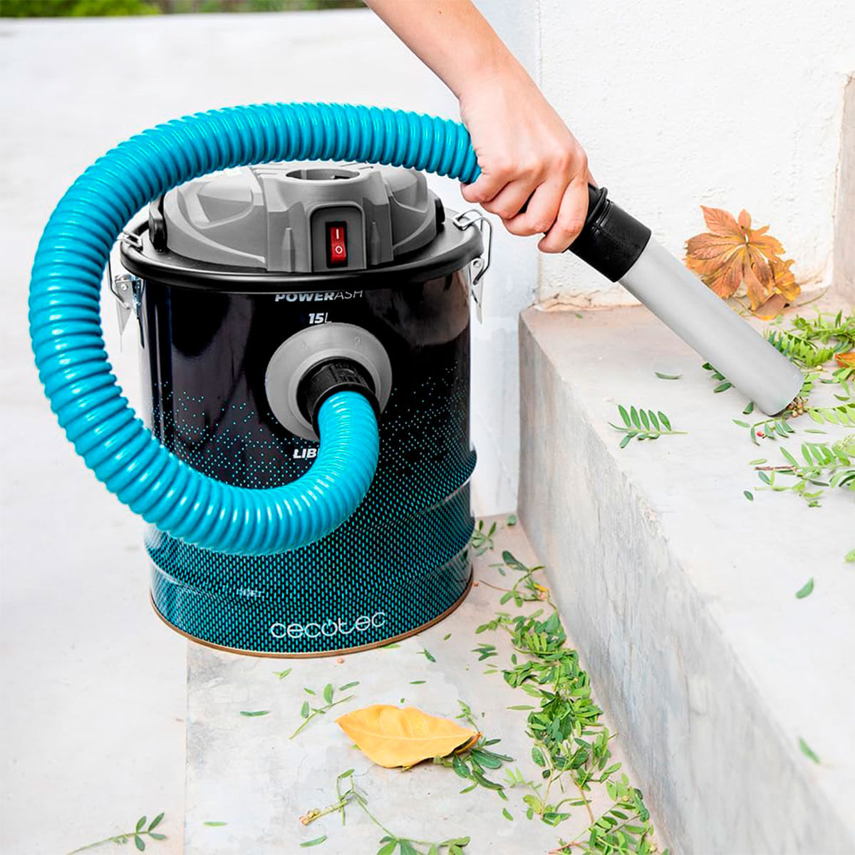Aspirador de cenizas Cecotec Conga Ash 7000 Liberty 120W 15L negro 2