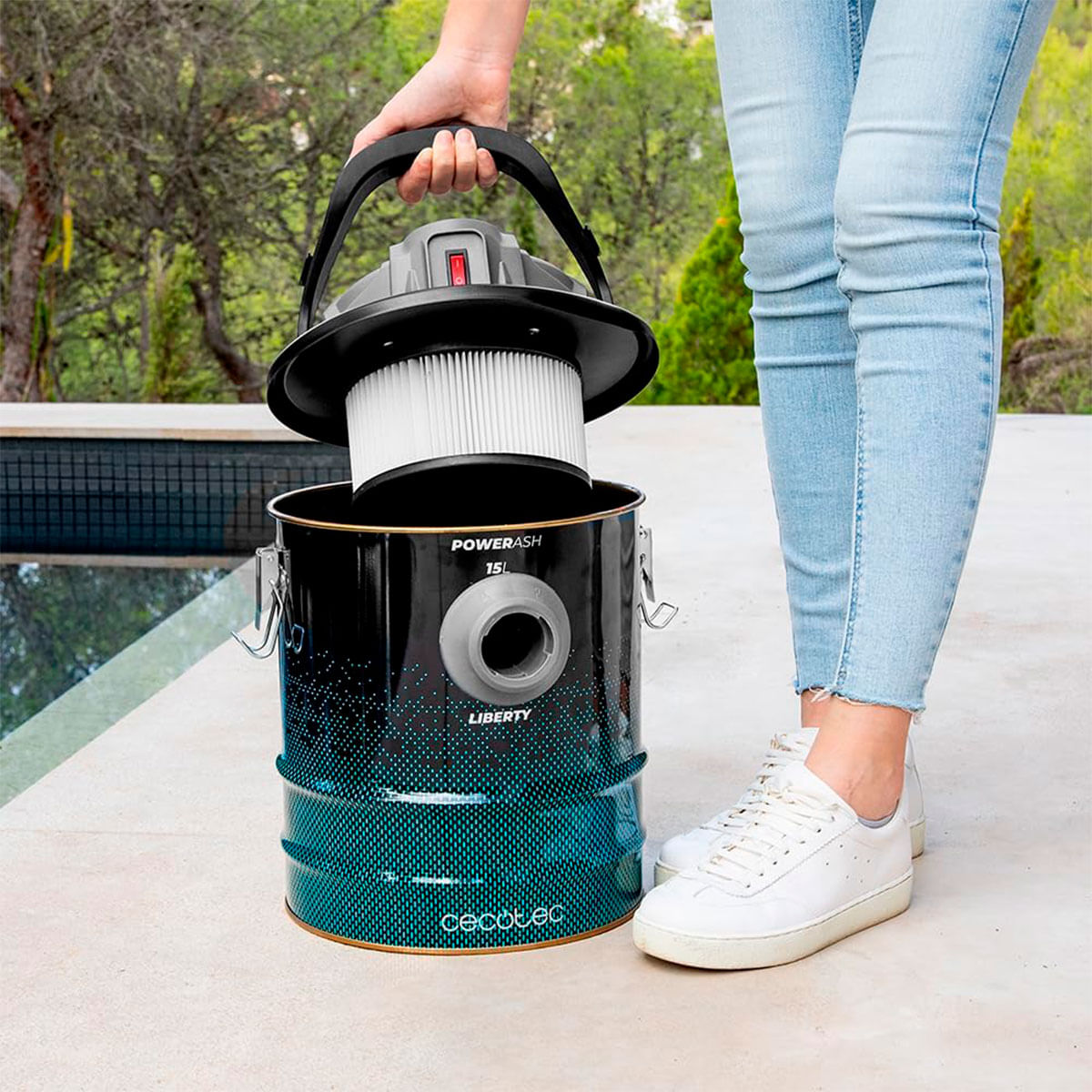 Aspirador de cenizas Cecotec Conga Ash 7000 Liberty 120W 15L negro 6