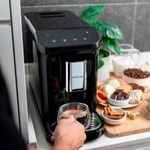Cafetera superautomática Cecotec Cremmaet Macchia 19 bares molinillo de café control táctil negro 5