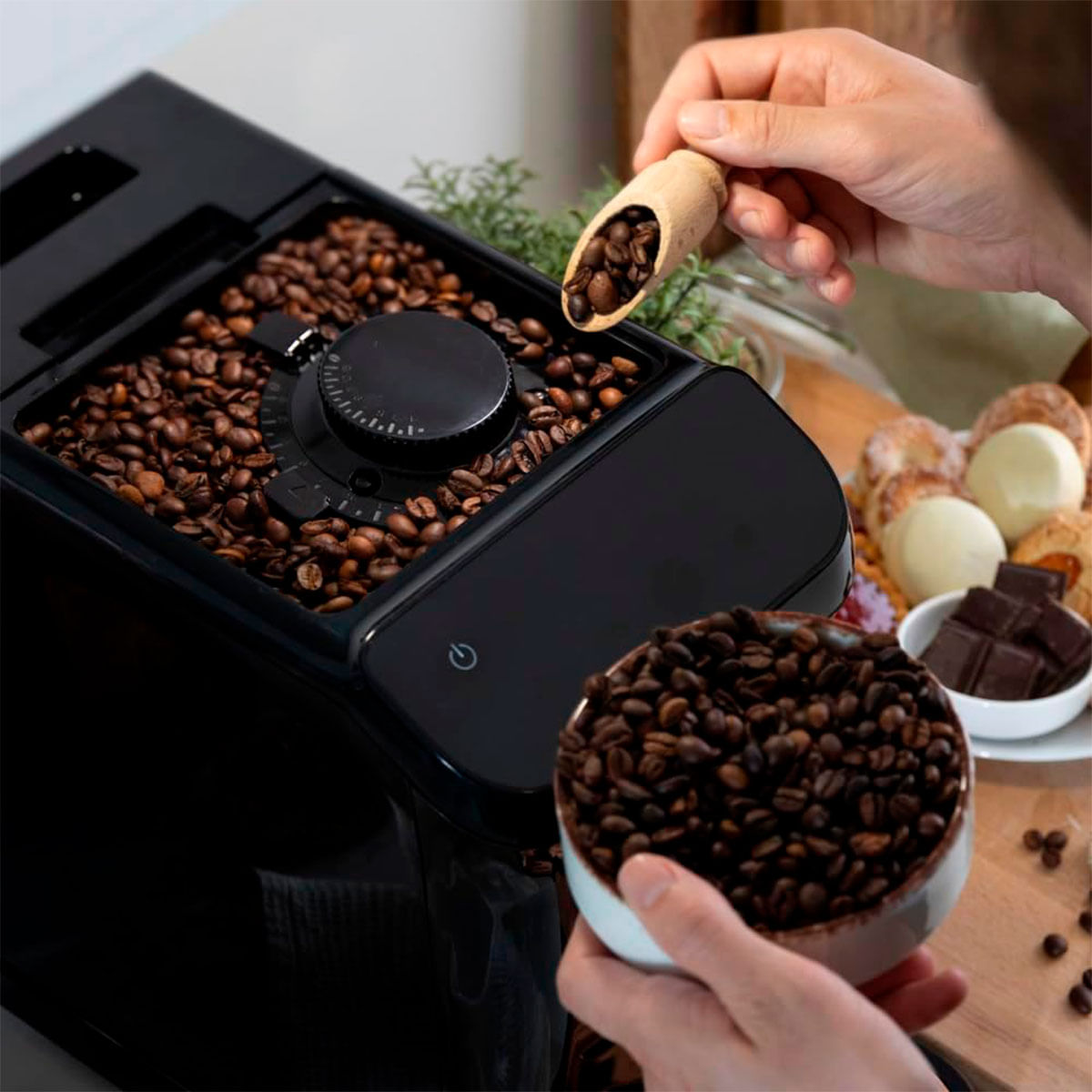 Cafetera superautomática Cecotec Cremmaet Macchia 19 bares molinillo de café control táctil negro 6