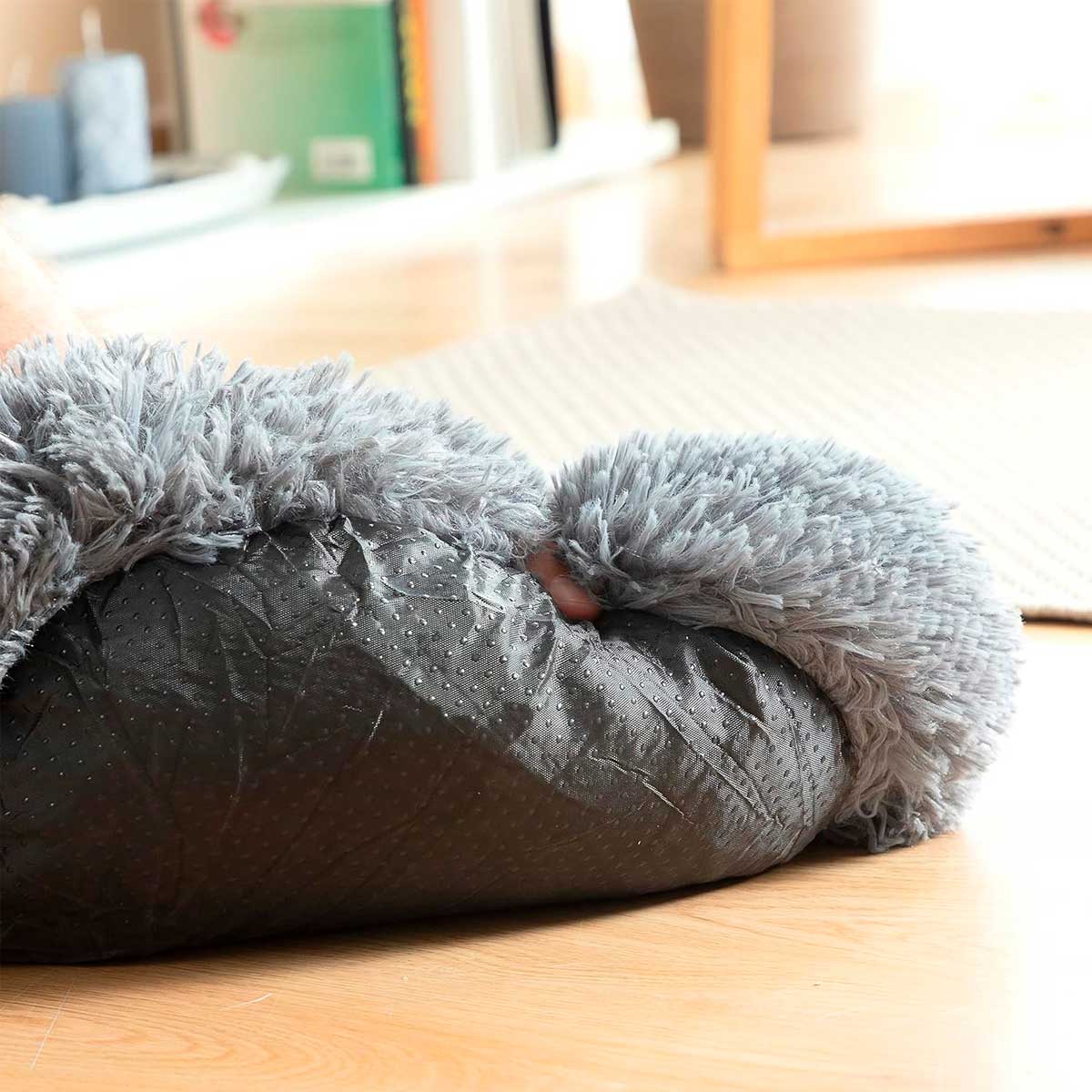 Cama antiestrés Bepess Innovagoods para mascotas gris ø 60 cm detalle antideslizante