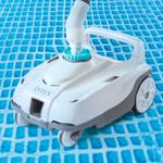 Limpiafondos-de-piscina-desmontable-Intex-ZX100-por-presion-animada