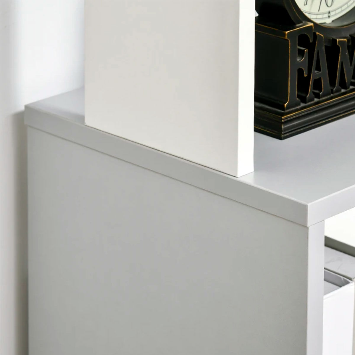 estanteria-vik-homcom-5-niveles-asimetrica-blanco-gris-161x33x28cm-detalle