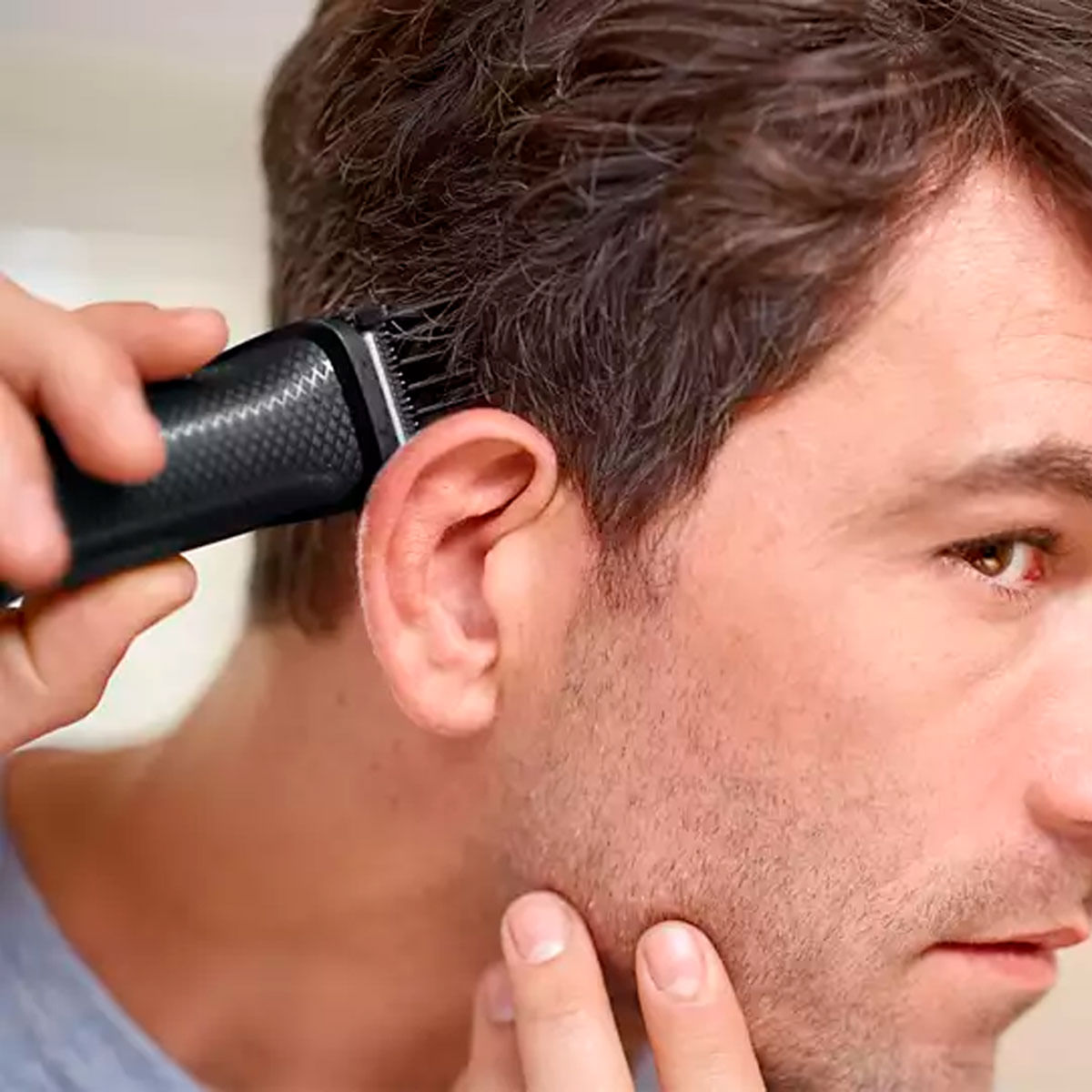 Cortapelos multigroom Philips MG3730/15 inalámbrica negro detalle pelo