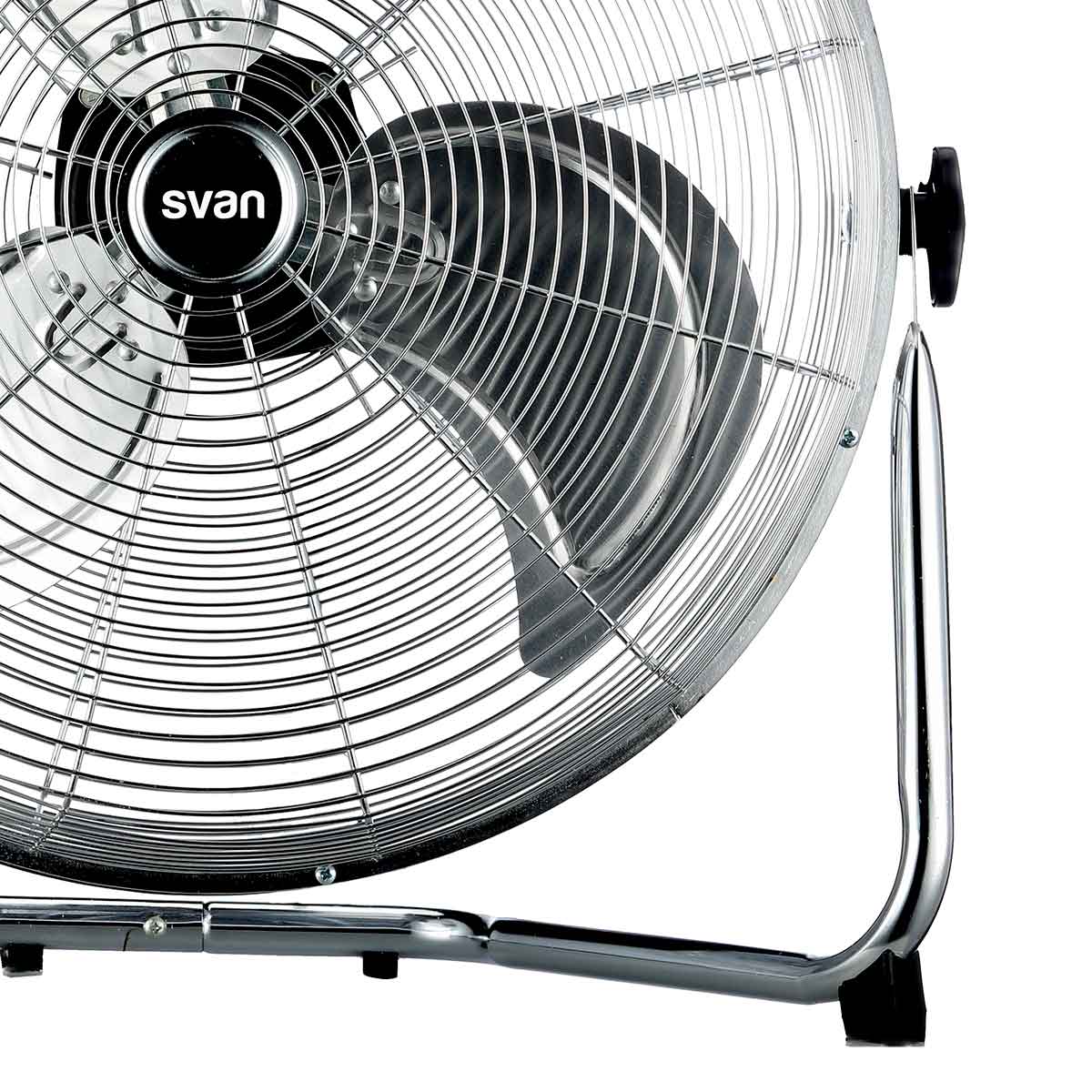 Ventilador de suelo Svan SVVE451C 110W 3 velocidades gris detalle patas