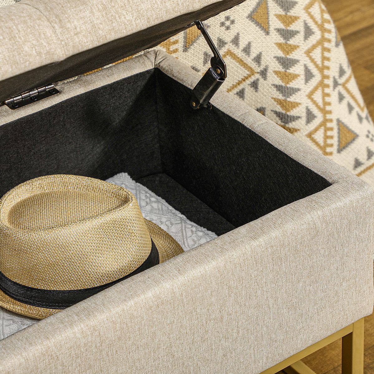 Banco de almacenamiento Otomana Homcom rectangular tapizado beige 48x110x44 cm detalle interior