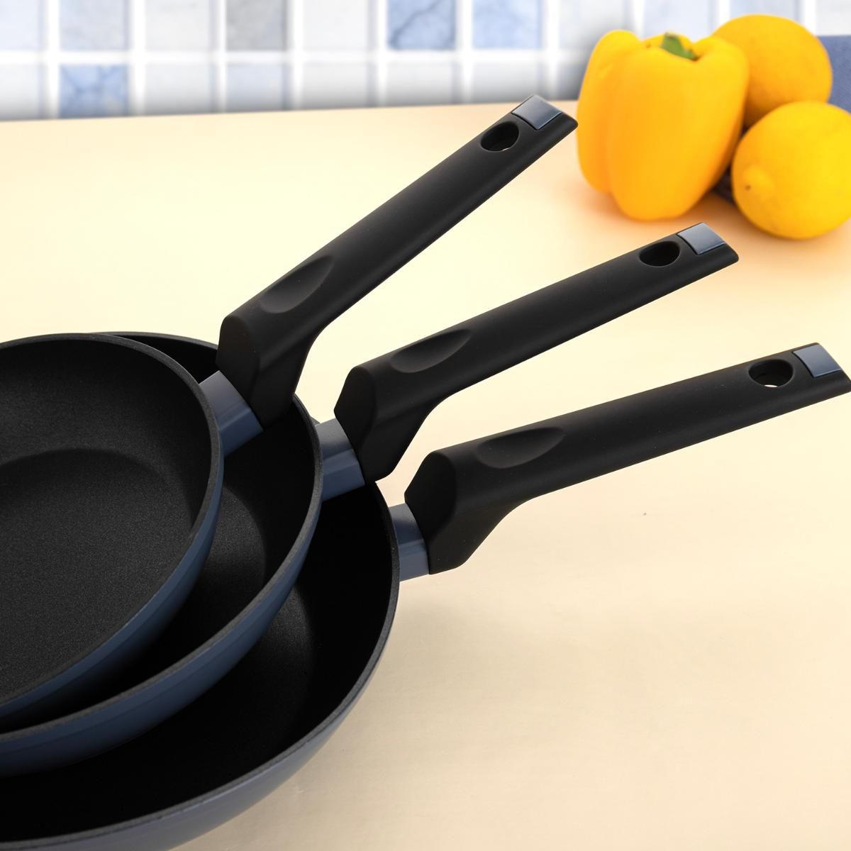Set-de-3-sartenes-Horizonte-Bidasoa-aluminio-forjado-Ø18-Ø22-Ø26-cm-animada-mangos