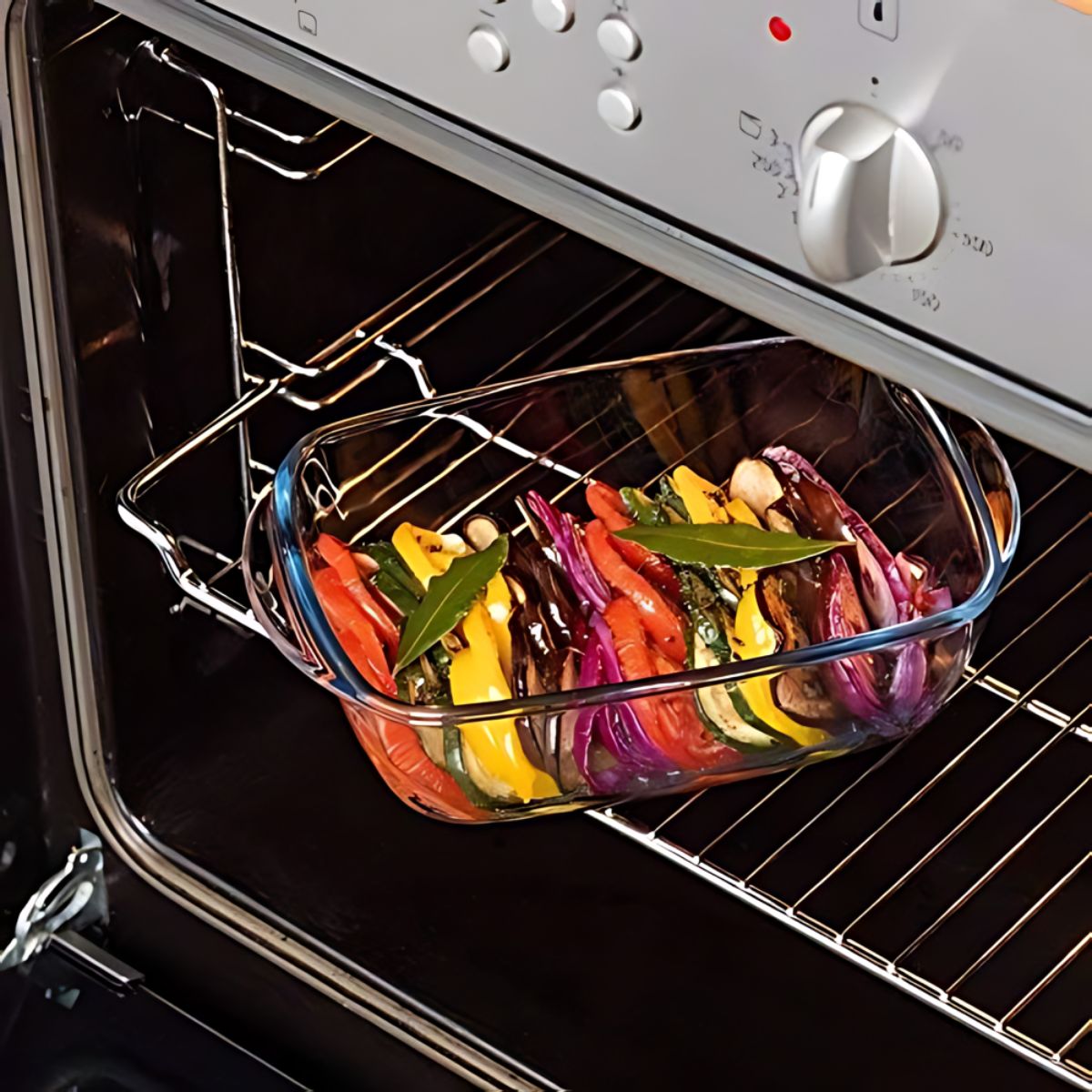 Recipiente-Cook-Store-PX-Pyrex-con-tapa-verde-25L-8x28x20-cm-animada