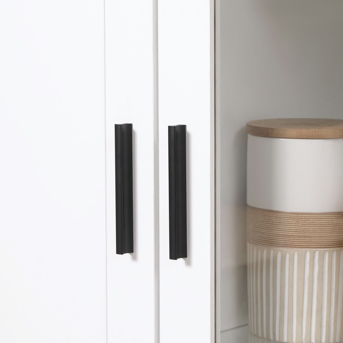 Alacena Kirba Homcom con 2 puertas blanco 160x76x36 cm picaporte