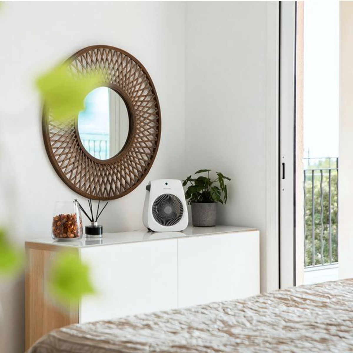 Termoventilador-Cecotec-ReadyWarm-2000-Max-Force-2000W-2-potencias-3-modos-blanco--animada