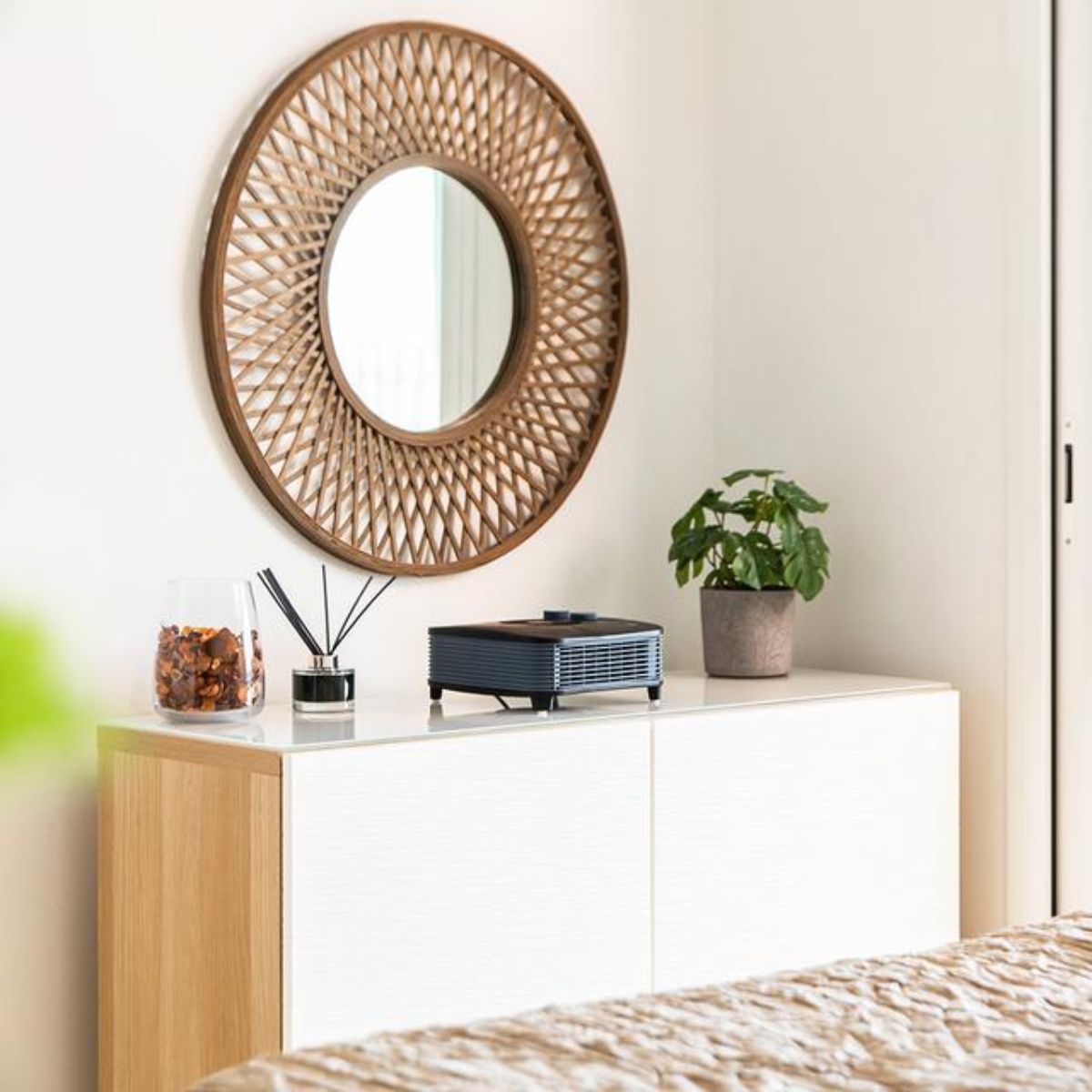 Calefactor-de-sobremesa-Cecotec-ReadyWarm-1570-Max-Ceramic-Smart-1500W-3-modos-blanco-aniamda-salon