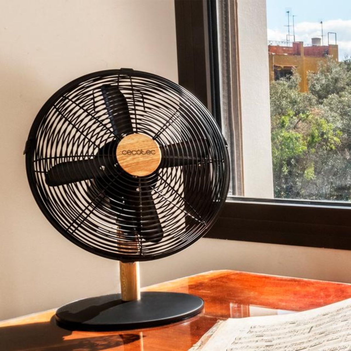 Ventilador-de-sobremesa-Cecotec-EnergySilence-600-WoodDesk-40W-4-aspas-plata-30-cm-animada