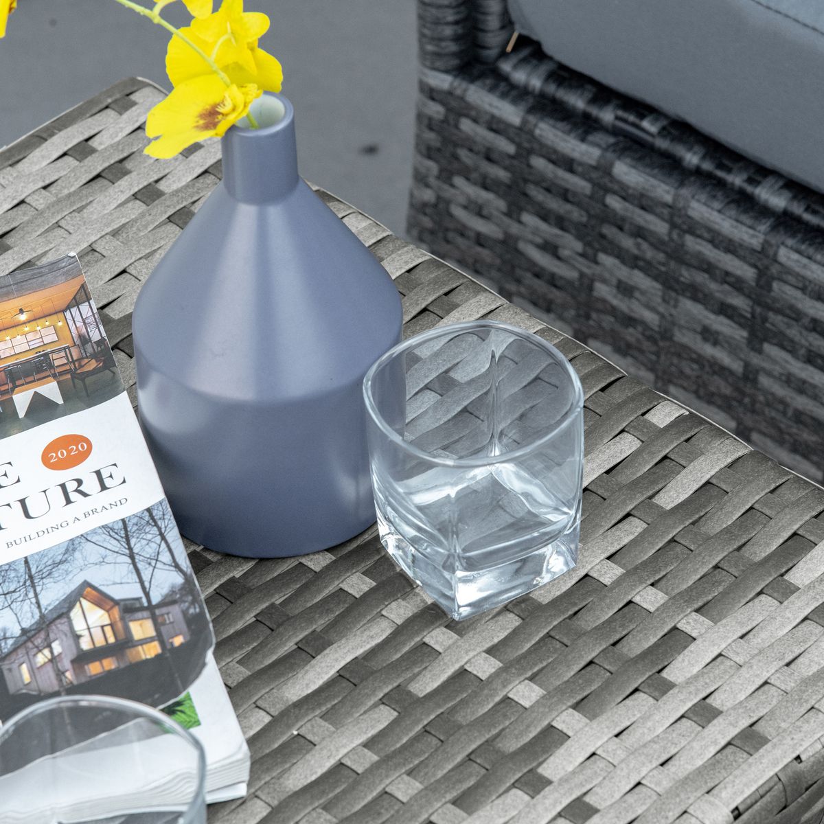 Mesa auxiliar de exterior Puma Outsunny gris 44x45x45 cm detalle