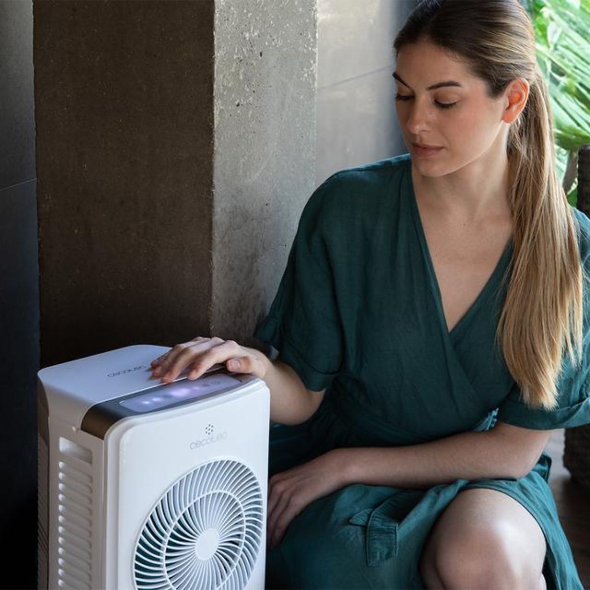 Climatizador-evaporativo-Cecotec-EnergySilence-3500-Cool-Compact-Smart-65W-35L-blanco-control