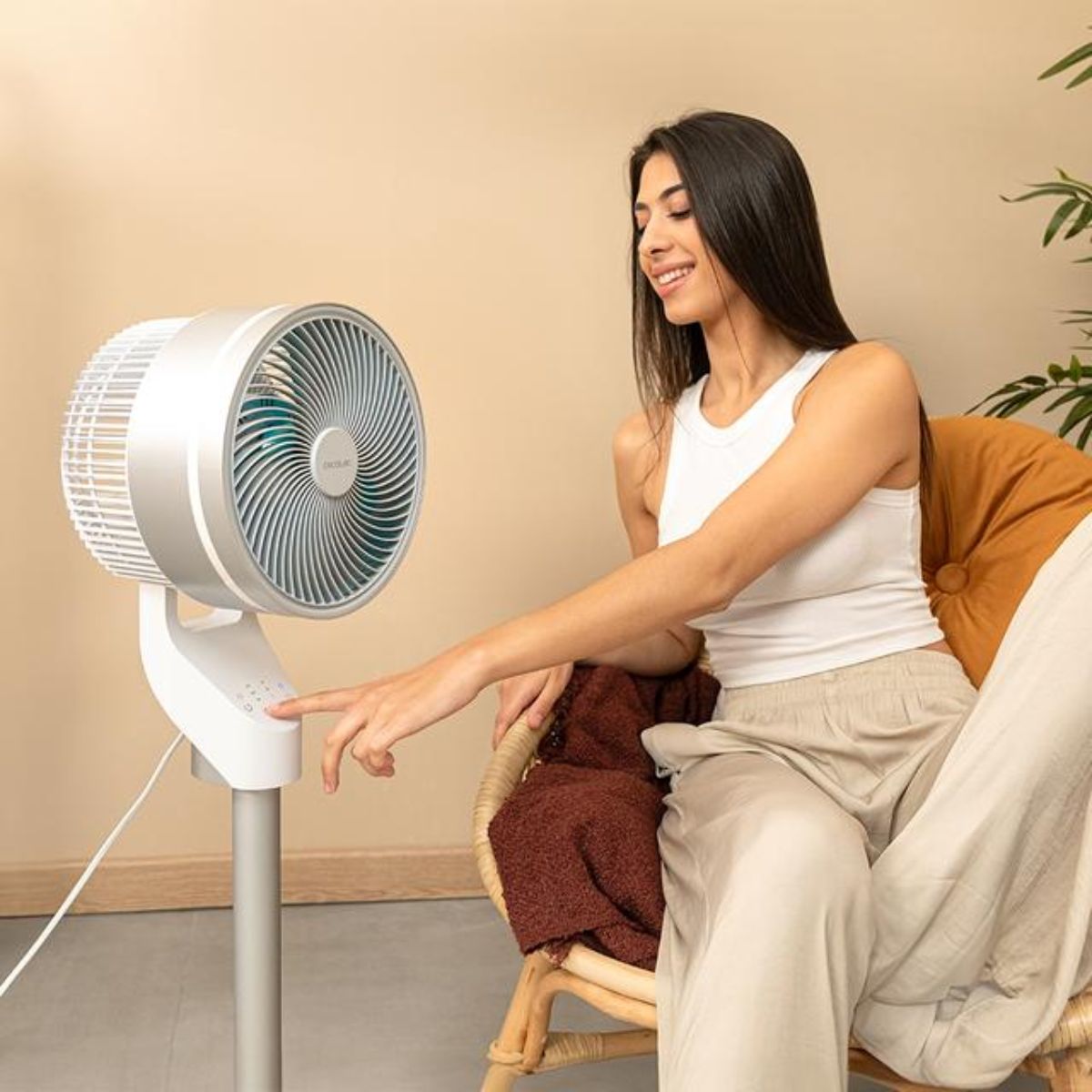 Ventilador-de-pie-Cecotec-EnergySilence-1000-Cyclone-Smart-60W-mando-a-distancia-blanco-