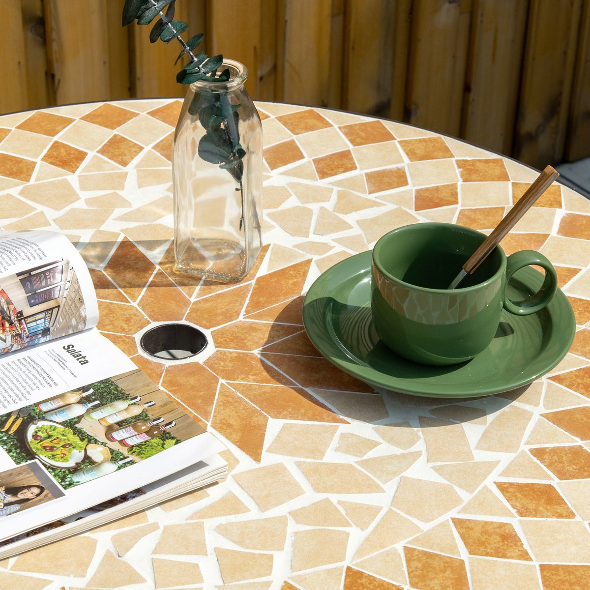 Mesa de exterior Filo Outsunny con agujero para sombrilla beige/marrón Ø76x75 cm