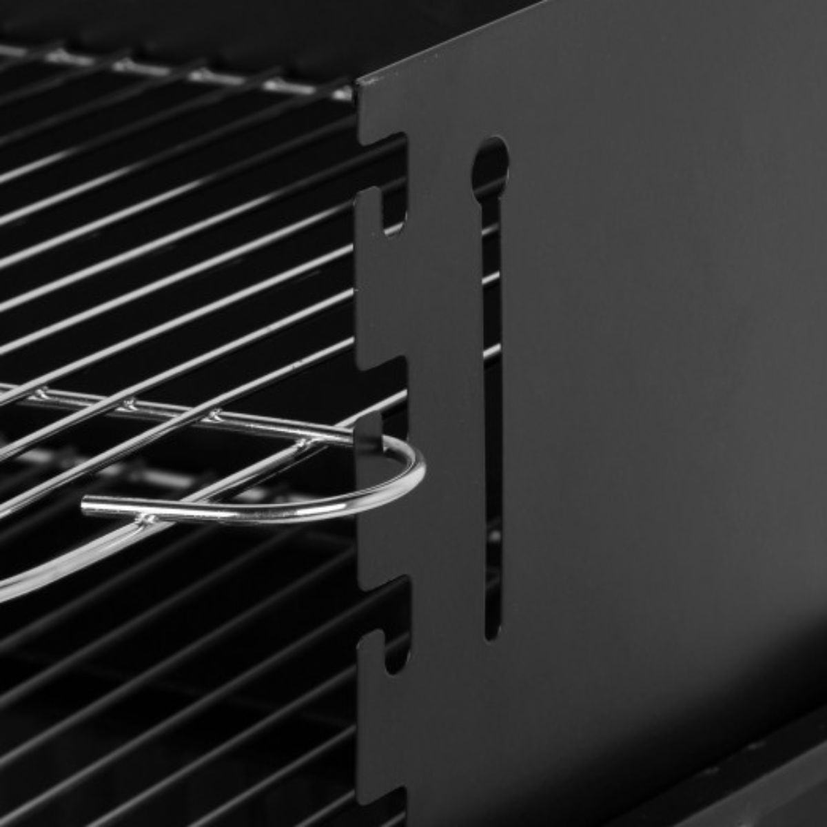 Barbacoa-de-carbon-altura-regulable-con-ruedas-negro-82x55x43-cm-parrilla