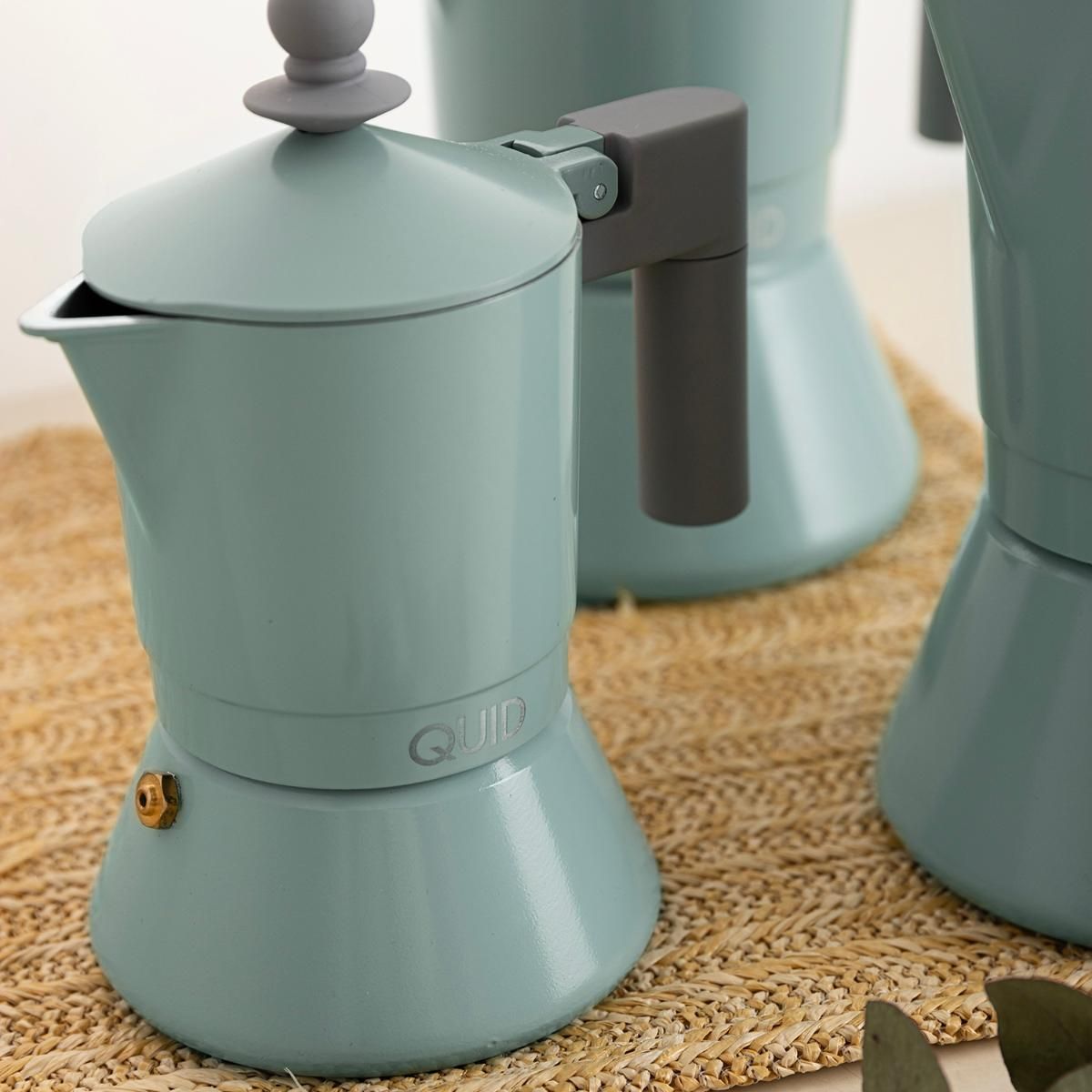 Cafetera-Ozon-Quid-3-tazas-aluminio-fundido-verde-animada