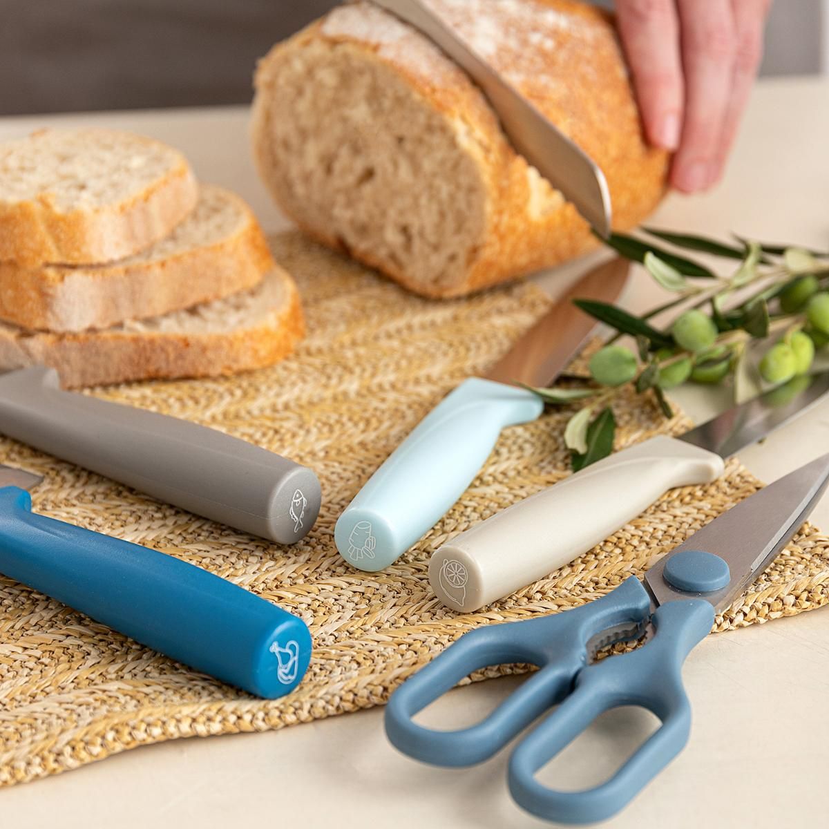 Set-de-cocina-Ozon-Quid-5-cuchillos---tijeras-negro-21x13x8-cm