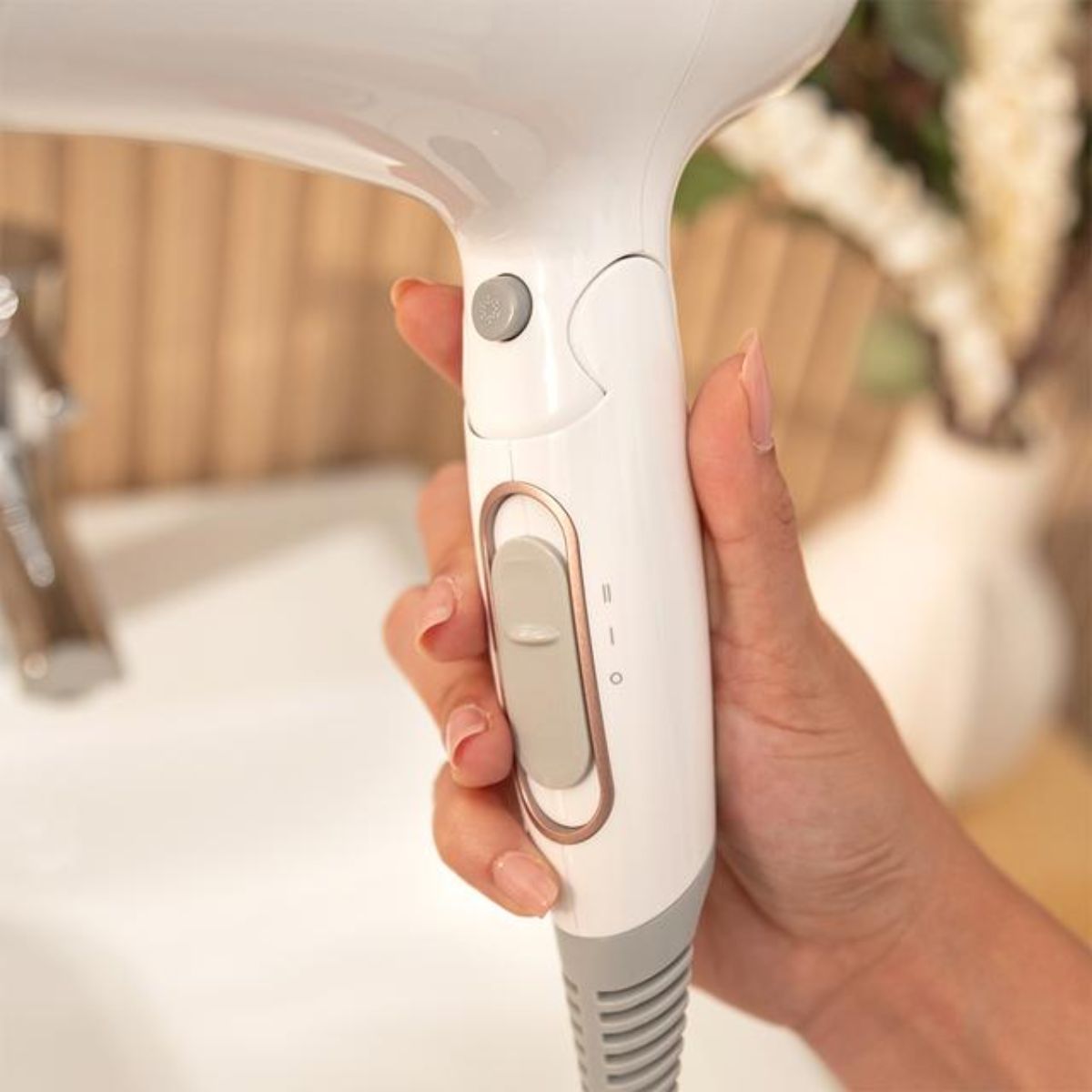 Secador-de-pelo-Cecotec-IoniCare-Power-Go-Heaven-2000W-con-accesorios-blanco