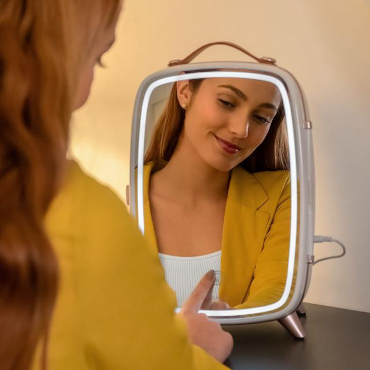 Nevera-de-cosmeticos-Cecotec-Bamba-CoolingBeauty-6000-Mirror-6L-con-espejo---LED-blanco-363x23x23-cm-espejo