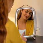 Nevera-de-cosmeticos-Cecotec-Bamba-CoolingBeauty-6000-Mirror-6L-con-espejo---LED-blanco-363x23x23-cm-espejo