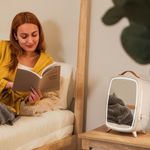 Nevera-de-cosmeticos-Cecotec-Bamba-CoolingBeauty-6000-Mirror-6L-con-espejo---LED-blanco-363x23x23-cm-animada