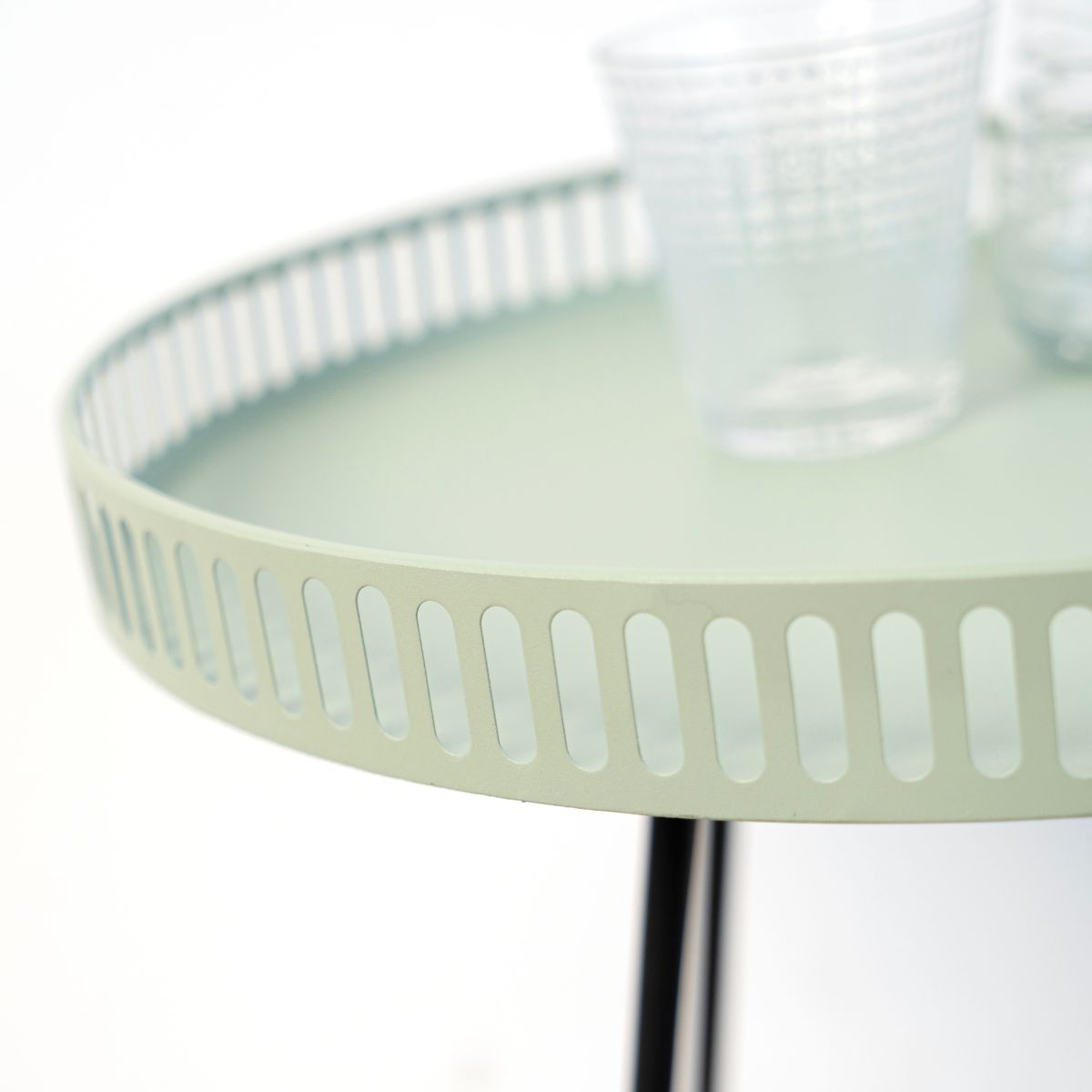 Mesa-auxiliar-MOA-Vinthera-acero-verde-claro-Ø38x49-cm-detalle